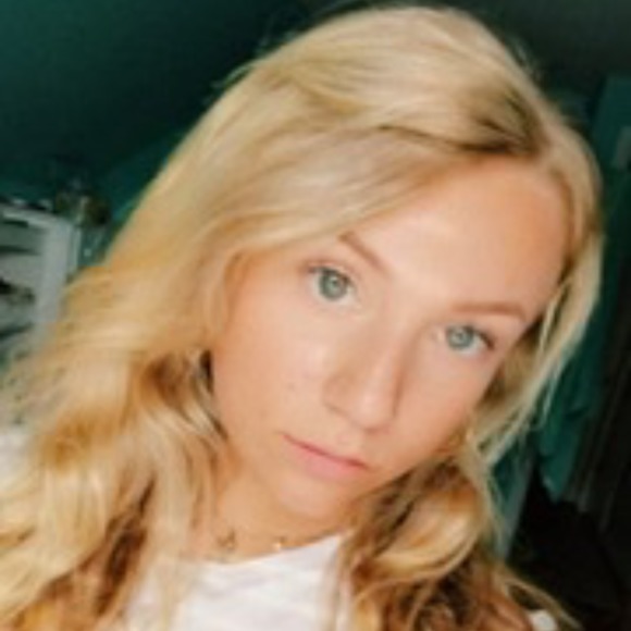 Meet your Posher, Emily - Picture 1 of 1